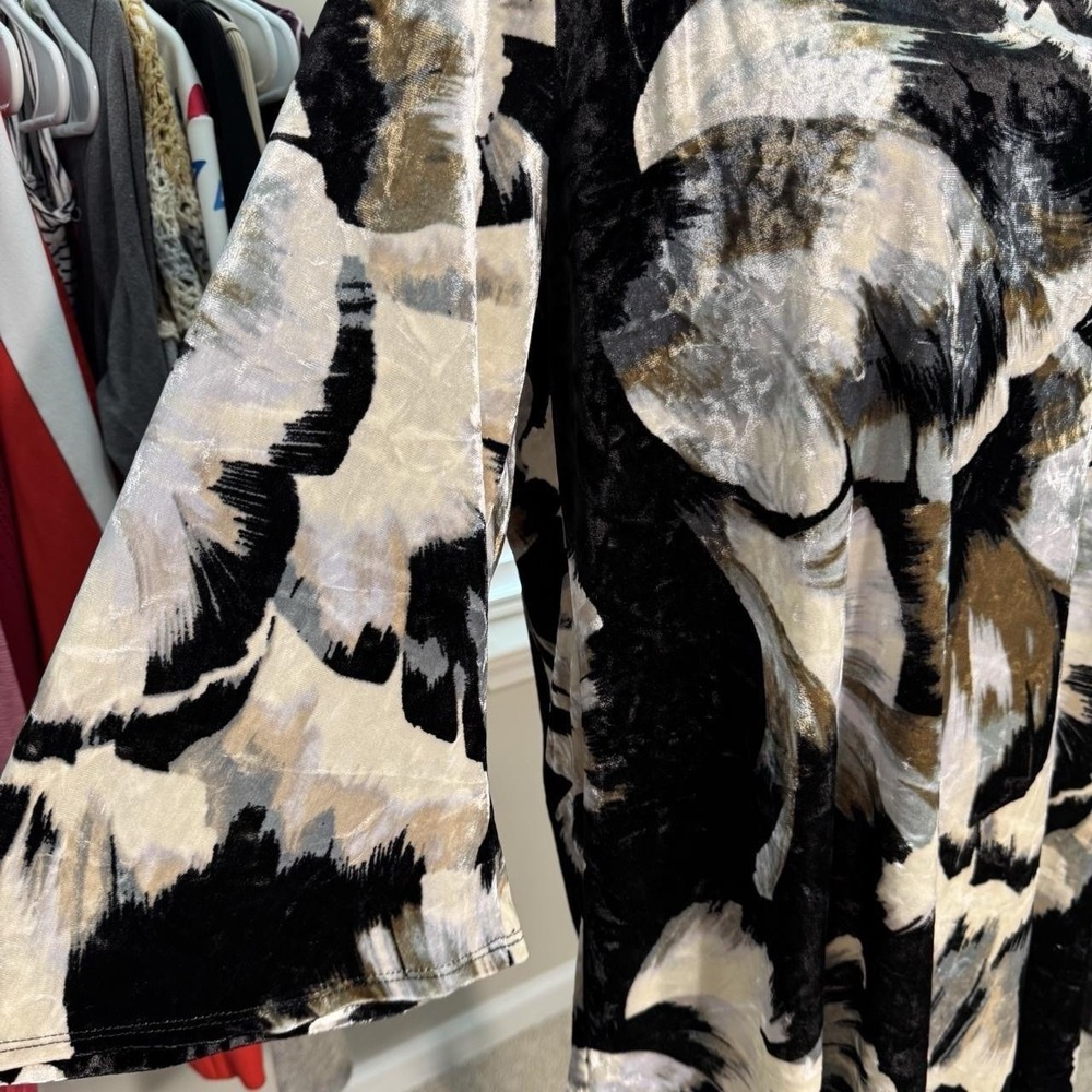 Status Blouse - Picture 3 of 4